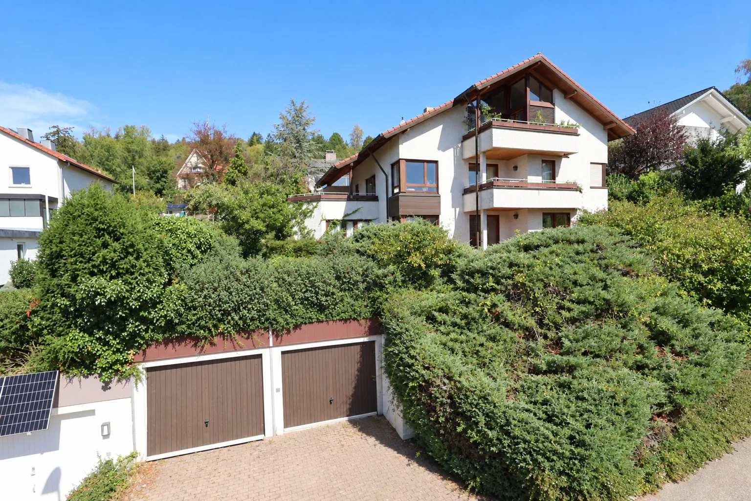 Architektenhaus mit Einliegerwohnung in Aussichtslage an der Achalm in Reutlingen